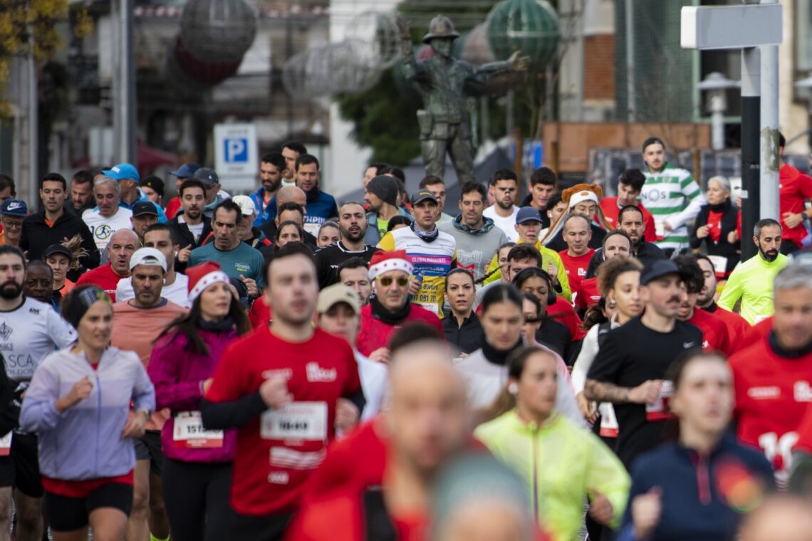 Tomás Cerveira e Emília Pisoeiro vencem 1.ª São Silvestre de Leiria