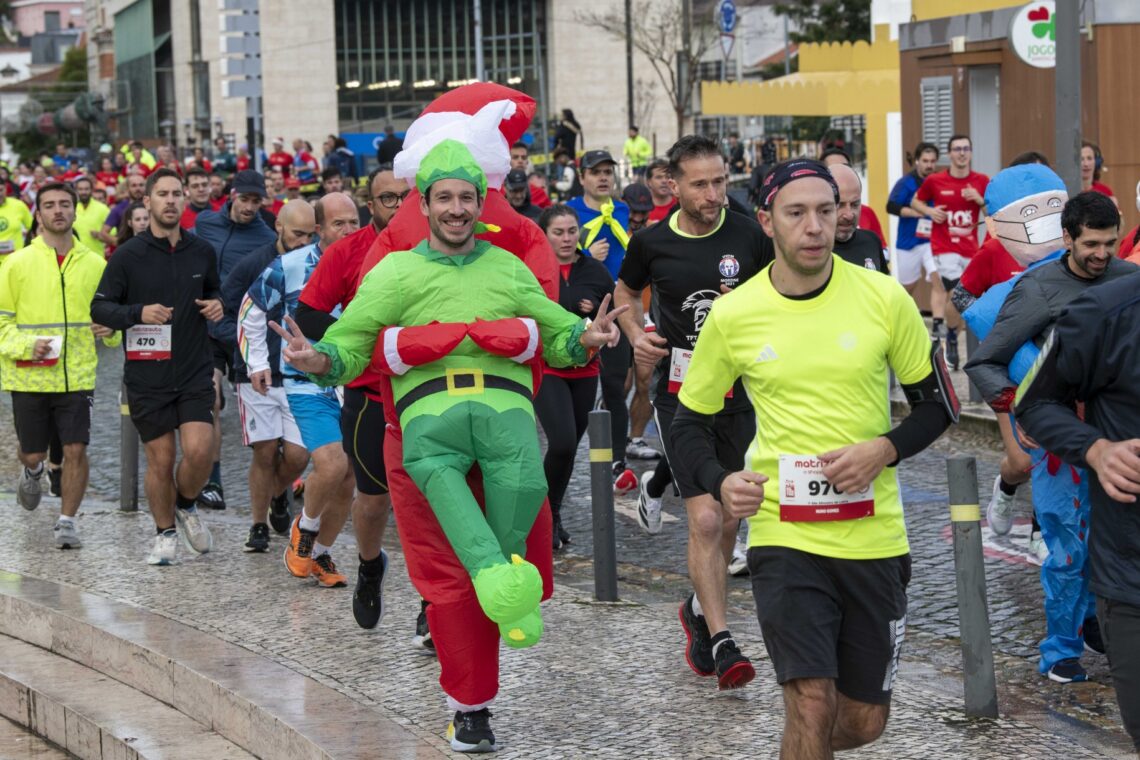 Tomás Cerveira e Emília Pisoeiro vencem 1.ª São Silvestre de Leiria