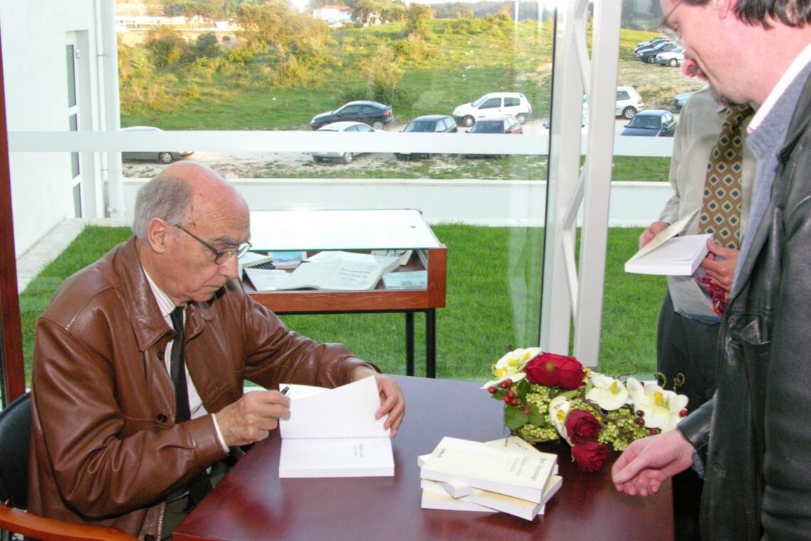Apadrinhou a biblioteca da ESTG do Politécnico de Leiria, instituto que visitou três vezes após ser Nobel da Literatura e onde recebeu o título de professor coordenador honorário