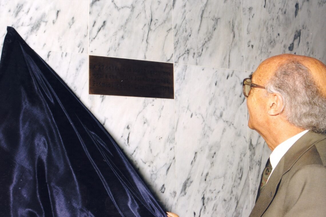 Apadrinhou a biblioteca da ESTG do Politécnico de Leiria, instituto que visitou três vezes após ser Nobel da Literatura e onde recebeu o título de professor coordenador honorário