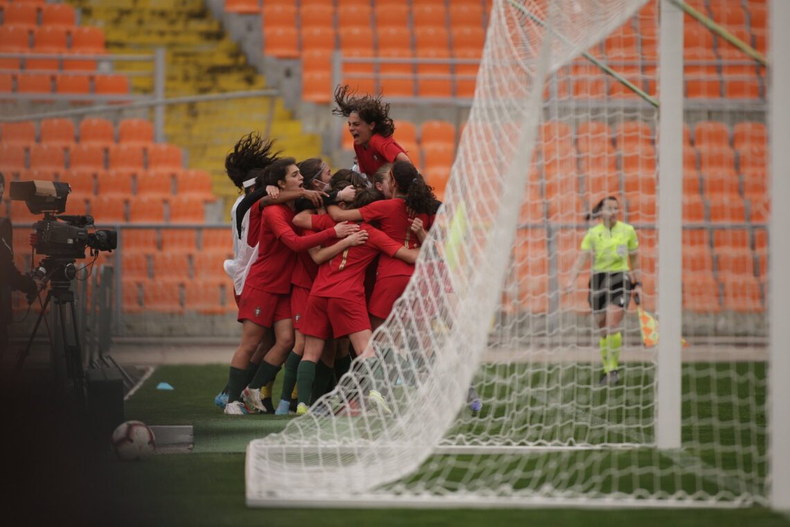 A festa do futebol feminino espelhada na estreia vitoriosa da equipa das quinas na Ronda de Elite da última época