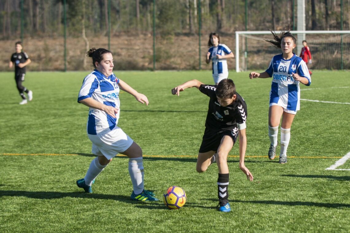 Sem adversárias, meninas da Maceirinha jogam no campeonato masculino (com fotogaleria)