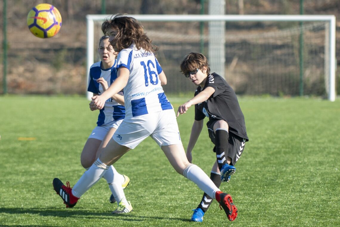 Sem adversárias, meninas da Maceirinha jogam no campeonato masculino (com fotogaleria)