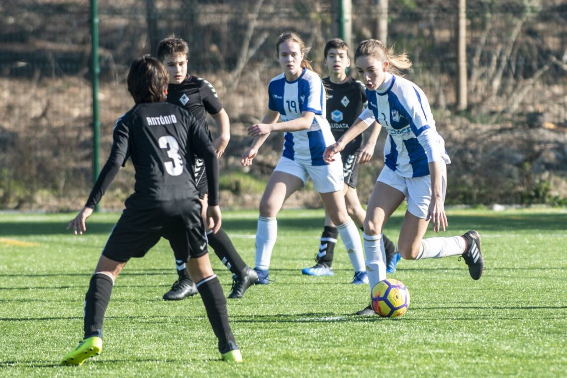 Sem adversárias, meninas da Maceirinha jogam no campeonato masculino (com fotogaleria)