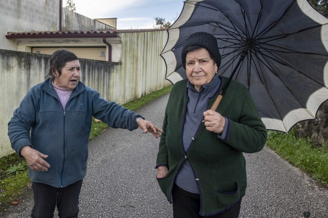 Maria Morgado e Ilda Freiras residem na aldeia de Casal da Sobreira que esteve vários dias sem luz