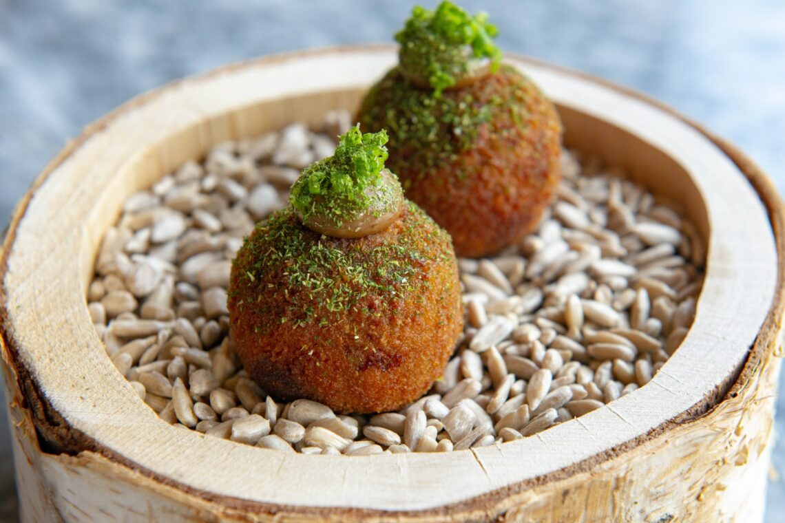 Croquete de língua de vaca é uma das entradas servidas no Terruja