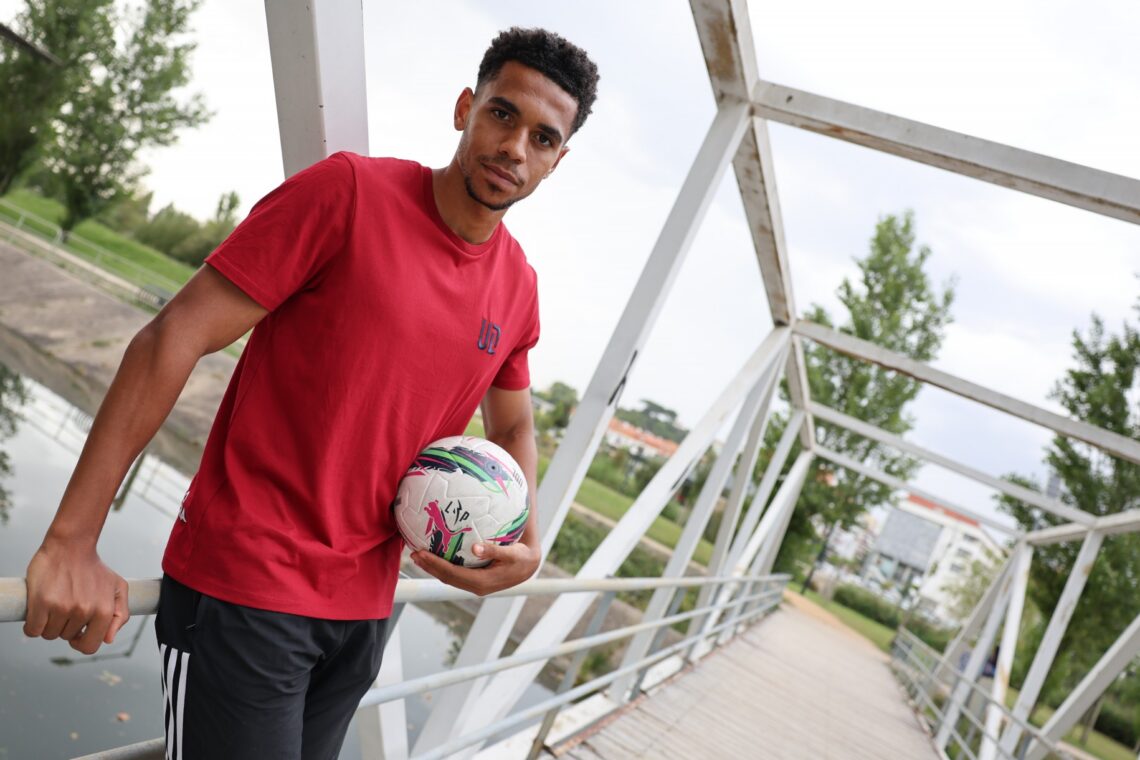 Víctor Rofino assinou contrato até 2027