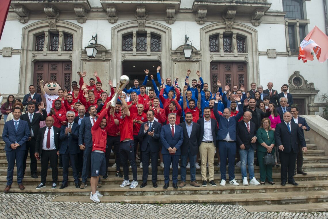 União de Leiria recebido e medalhado na câmara
