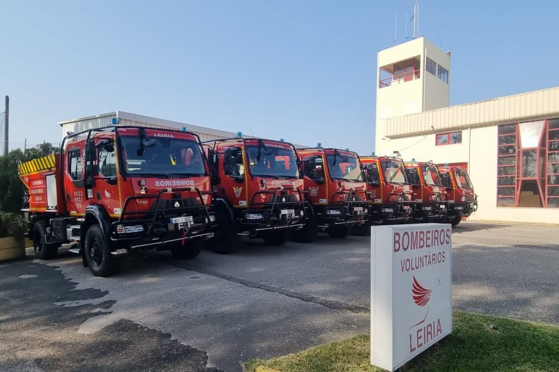 As primeiras seis viaturas já foram entregues a igual número de corpos de bombeiros da região de Leiria