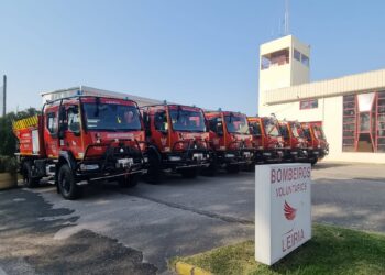 As primeiras seis viaturas já foram entregues a igual número de corpos de bombeiros da região de Leiria