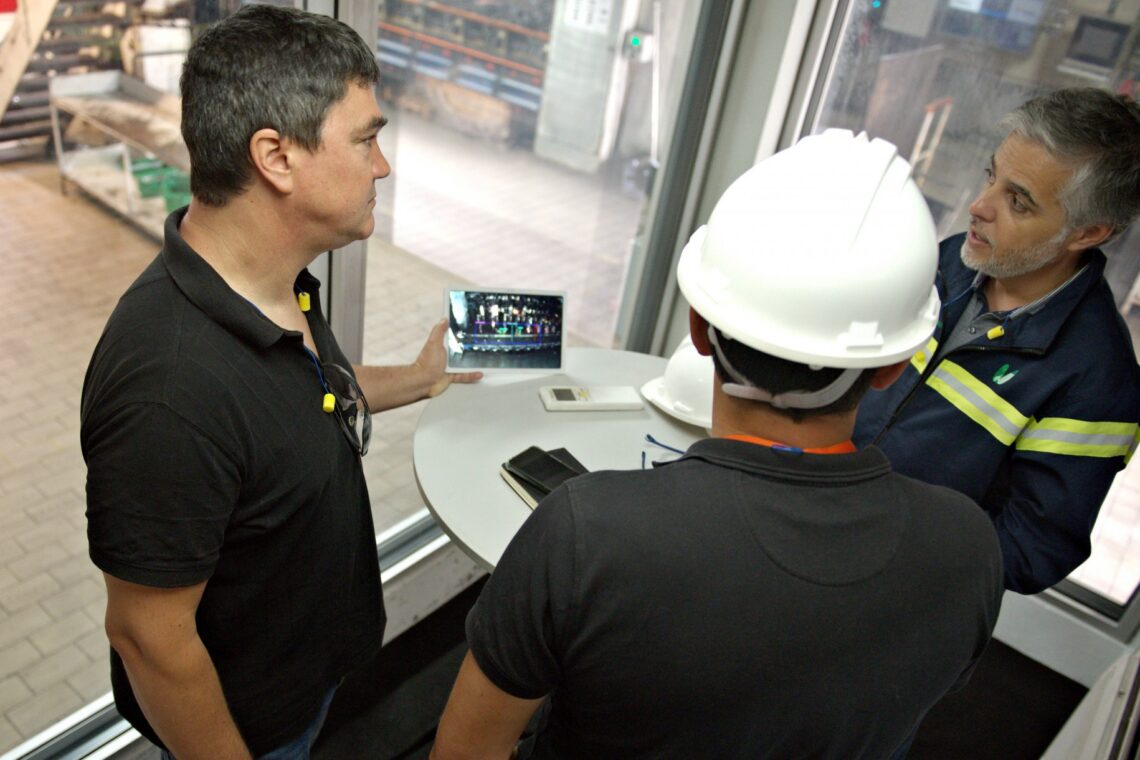 Sistema utiliza inteligência artificial para monitorizar processo de produção de vidro automático